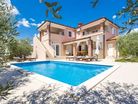 Villa Javor – Maison 4 chambres avec piscine privée : photo 1