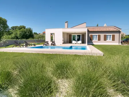 Villa KavranLux : maison avec piscine privée à Krnica : photo 2