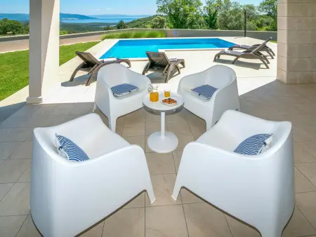 Villa KavranLux : maison avec piscine privée à Krnica : photo 4