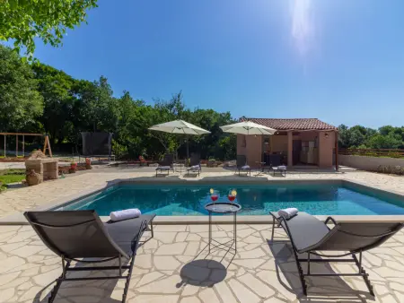Villa Stora Kuca, maison avec piscine privée à Drenje