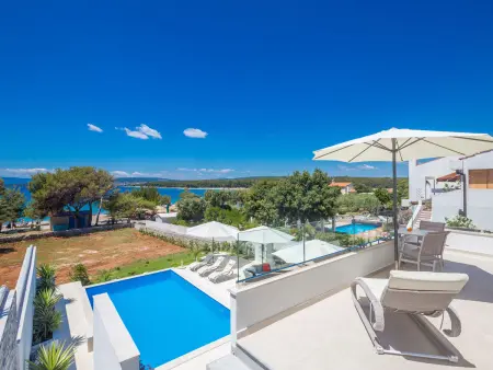 Villa Punat – 6 chambres, piscine privée et plage à 60 m : photo 5