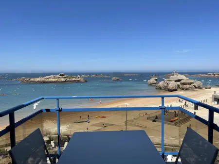 Appartement vue mer face plage Coz-Pors, Trégastel : photo 18