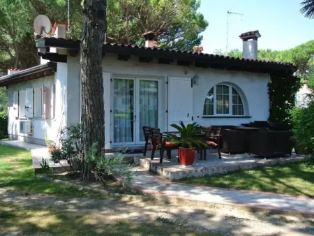 Location maison à Lignano Pineta, Villa Edera mit privatem Garten