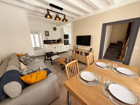 Gîte en plein bourg avec garage et cour aménagée : photo 3