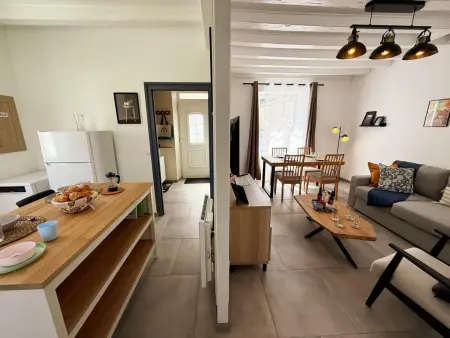 Gîte en plein bourg avec garage et cour aménagée : photo 6