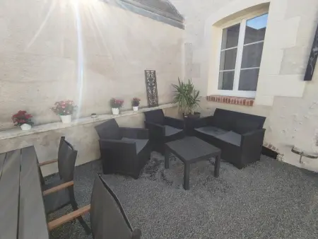 Gîte en plein bourg avec garage et cour aménagée : photo 18
