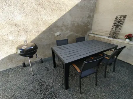 Gîte en plein bourg avec garage et cour aménagée : photo 19