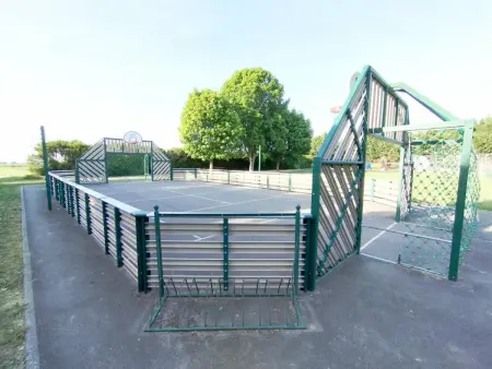 Gîte en plein bourg avec garage et cour aménagée : photo 22