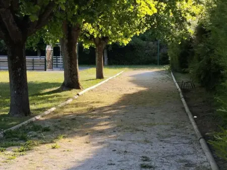 Gîte en plein bourg avec garage et cour aménagée : photo 25