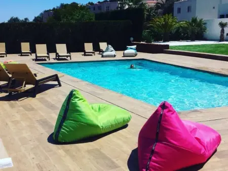 Location appartement à Sant Carles Peralta, Appartement mit großem Gemeinschaftspool