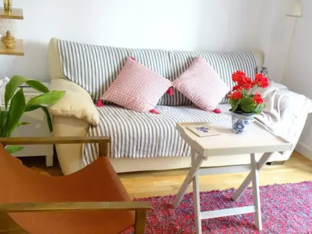 Appartement rénové avec projecteur près de la cathédrale : photo 3