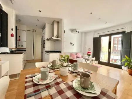 Appartement rénové avec projecteur près de la cathédrale : photo 5
