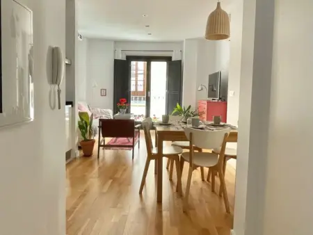 Appartement rénové avec projecteur près de la cathédrale : photo 6