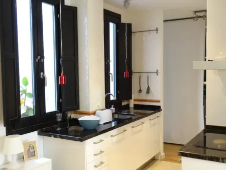 Appartement rénové avec projecteur près de la cathédrale : photo 7