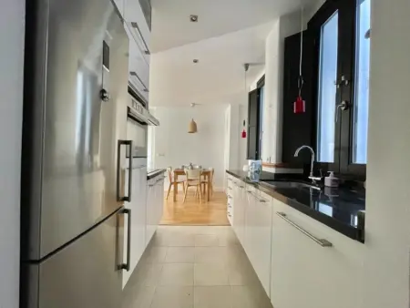Appartement rénové avec projecteur près de la cathédrale : photo 8