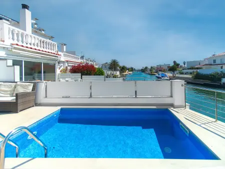 Villa 6 pers. avec piscine et terrasse canal à Empuriabrava