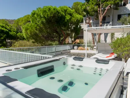 Maison Empuriabrava avec terrasse, jacuzzi et parking : photo 1