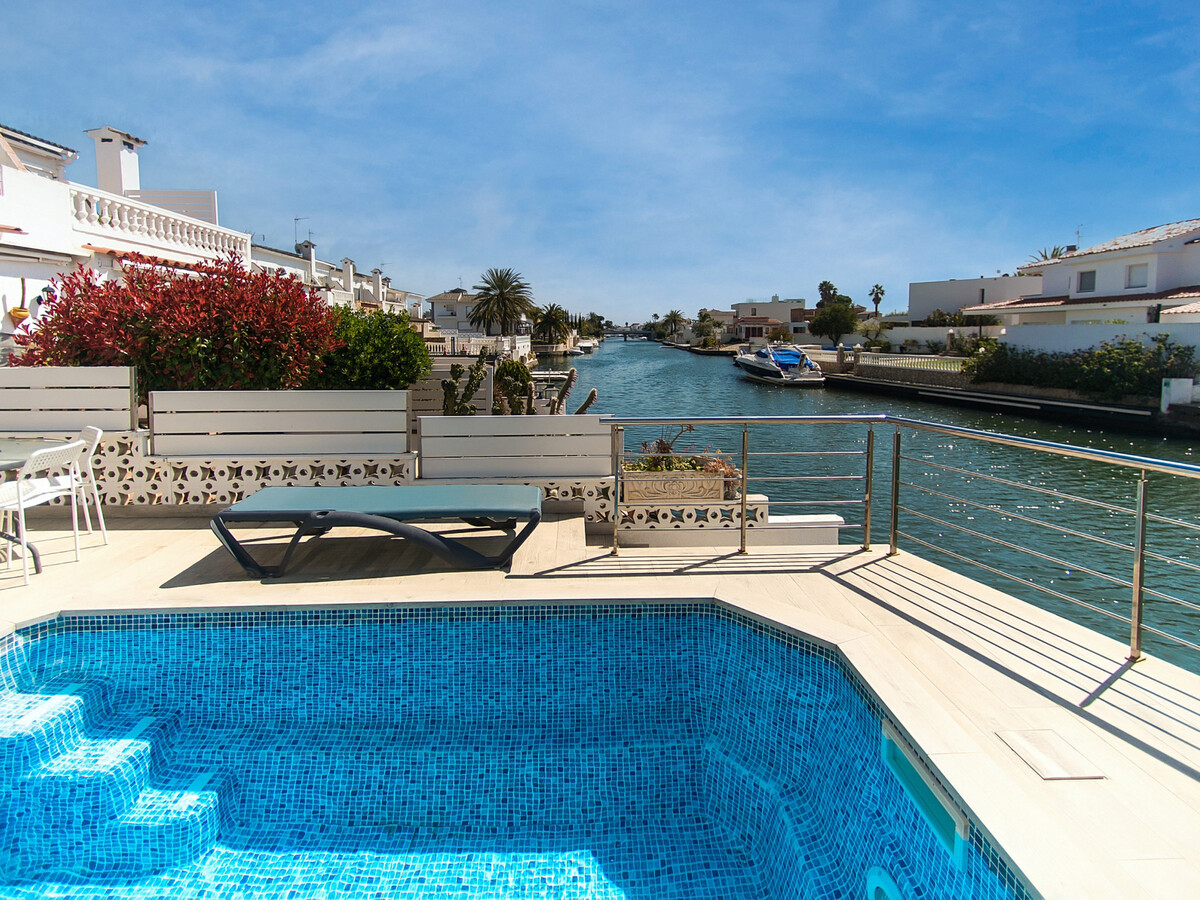 Villa 6 pers, piscine privée et terrasse vue canaux - Photo 2