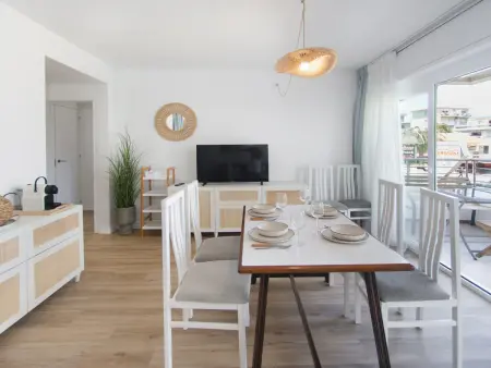 Appartement 2 chambres avec terrasse vue Roses : photo 2