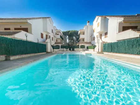 Appartement 2 chambres avec terrasse et piscine commune : photo 1