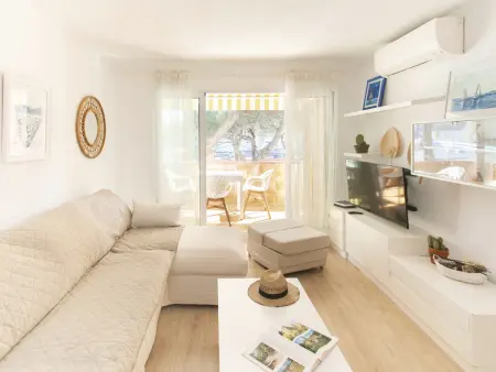 Appartement 2 chambres avec terrasse et piscine commune : photo 3