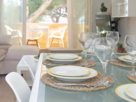 Appartement 2 chambres avec terrasse et piscine commune : photo 4