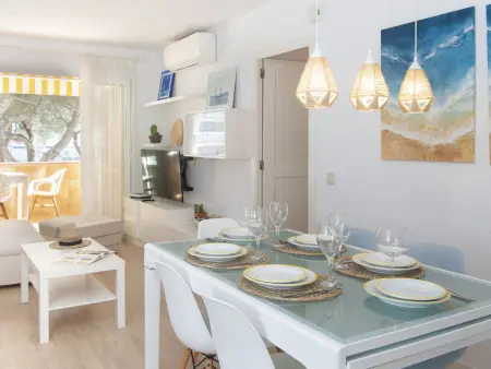 Appartement 2 chambres avec terrasse et piscine commune : photo 10