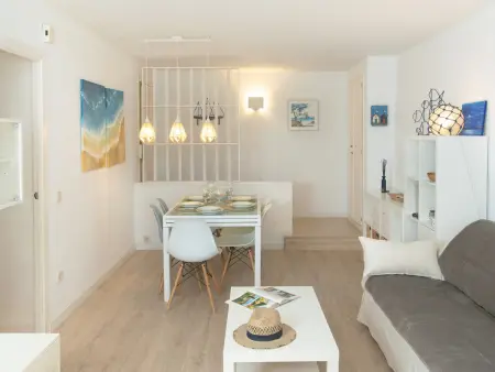 Appartement 2 chambres avec terrasse et piscine commune : photo 11
