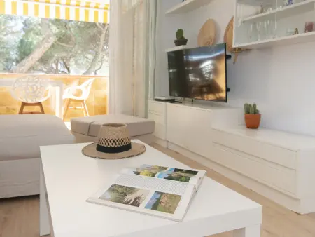 Appartement 2 chambres avec terrasse et piscine commune : photo 13