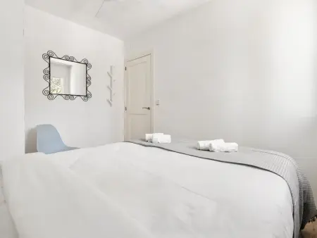 Appartement 2 chambres avec terrasse et piscine commune : photo 19