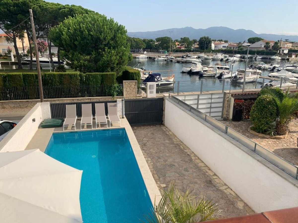 Villa CaZa avec piscine, vue canal à Empuriabrava - Photo 1