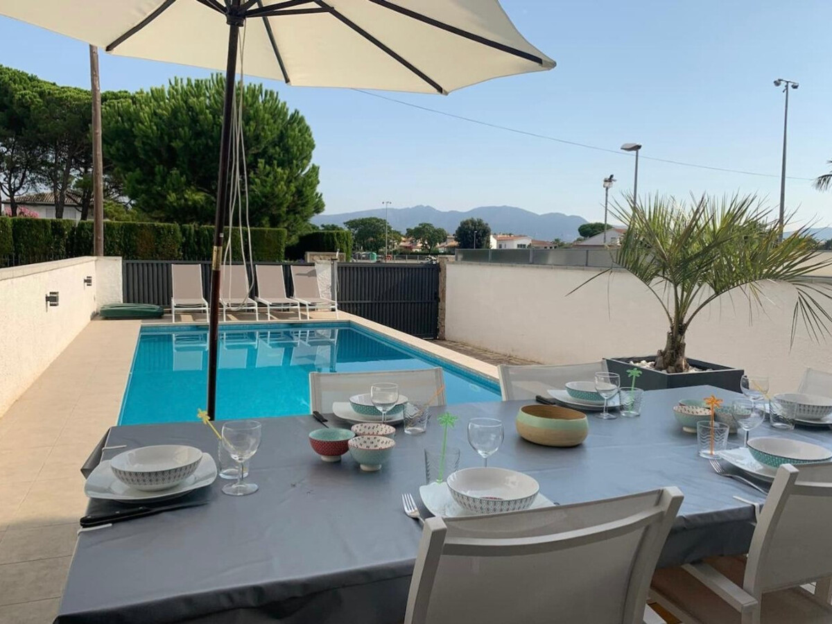 Villa CaZa avec piscine, vue canal à Empuriabrava - Photo 2