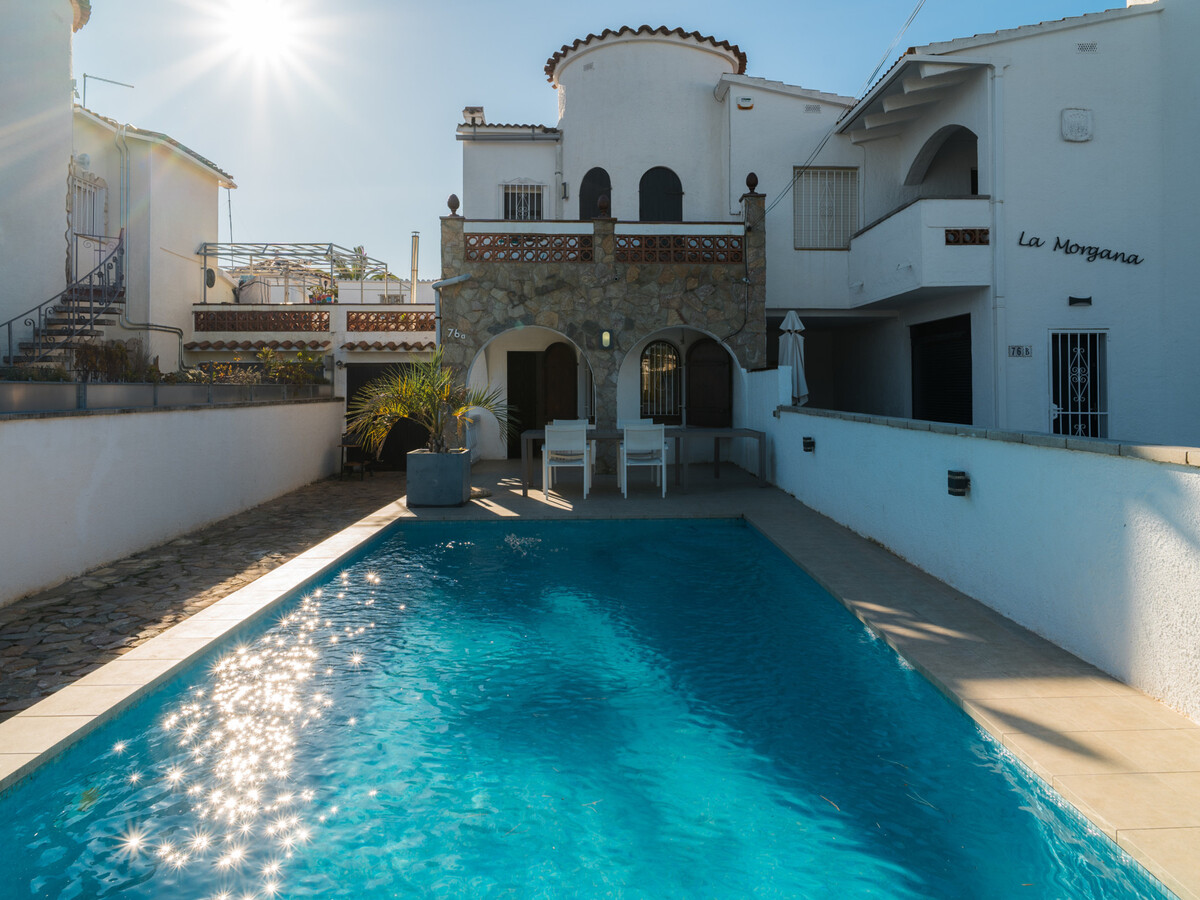 Villa CaZa avec piscine, vue canal à Empuriabrava - Photo 4