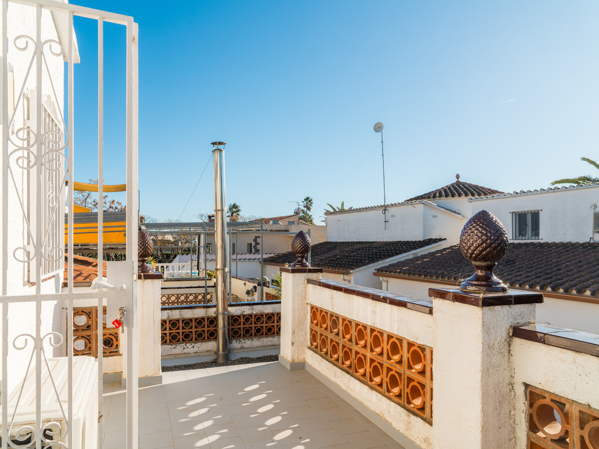 Villa CaZa avec piscine, vue canal à Empuriabrava - Photo 13