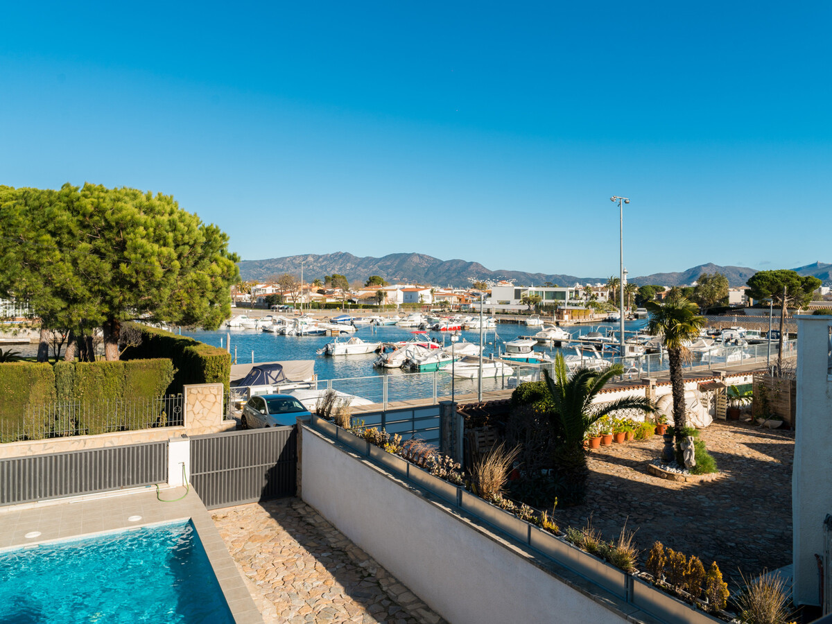 Villa CaZa avec piscine, vue canal à Empuriabrava - Photo 18