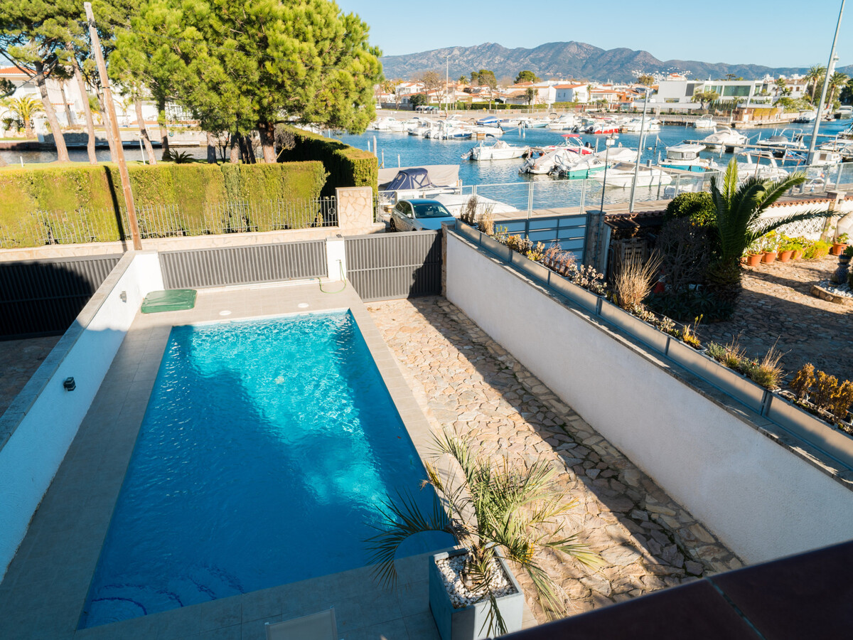 Villa CaZa avec piscine, vue canal à Empuriabrava - Photo 20