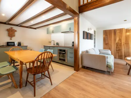 Duplex 6 pers. aux Carroz, cuisine équipée et mezzanine : photo 8
