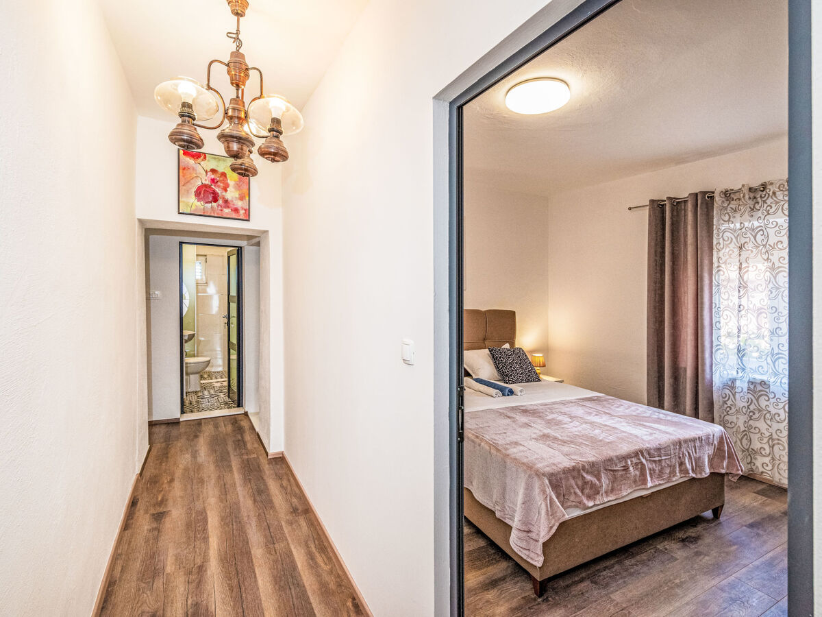 Maison Šimić à Benkovac : piscine privée 8×4m - Photo 9