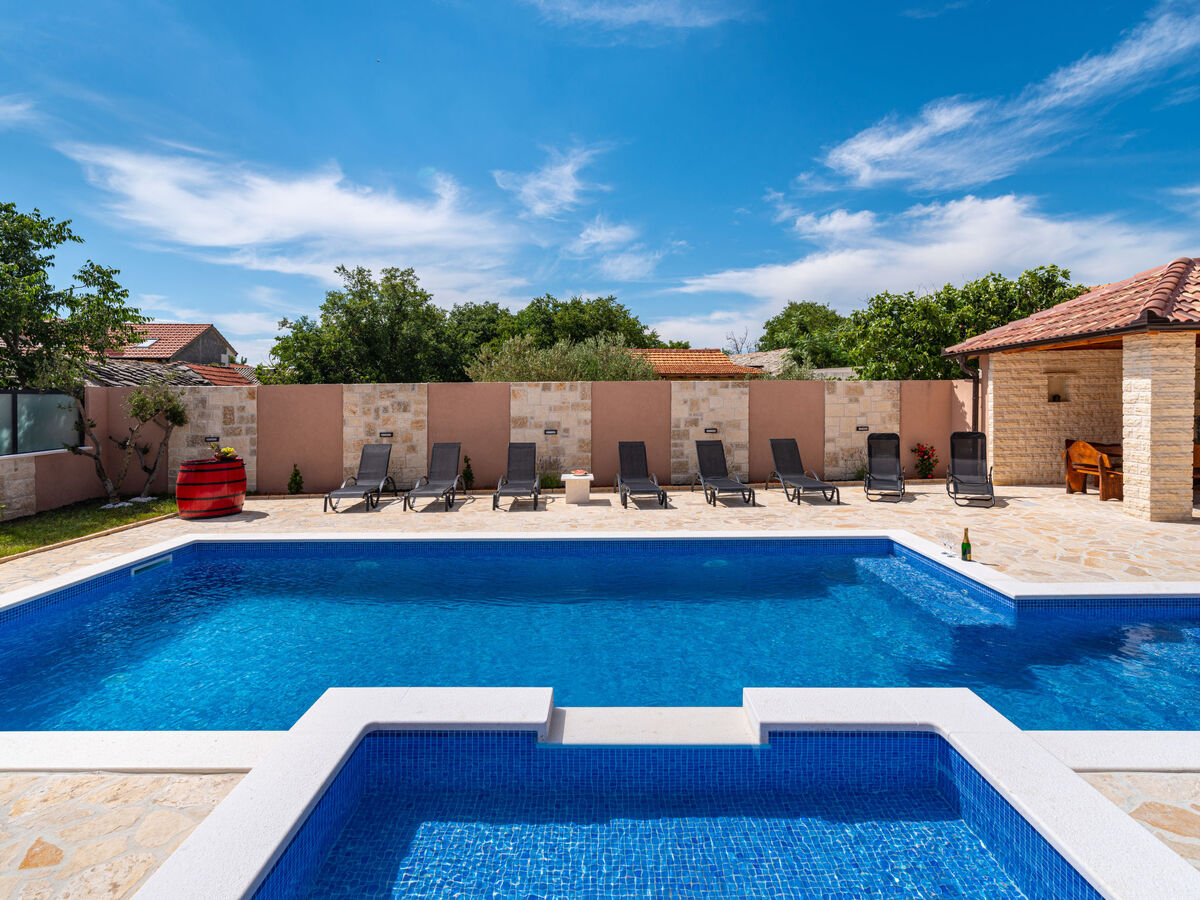 Maison Šimić à Benkovac : piscine privée 8×4m - Photo 33