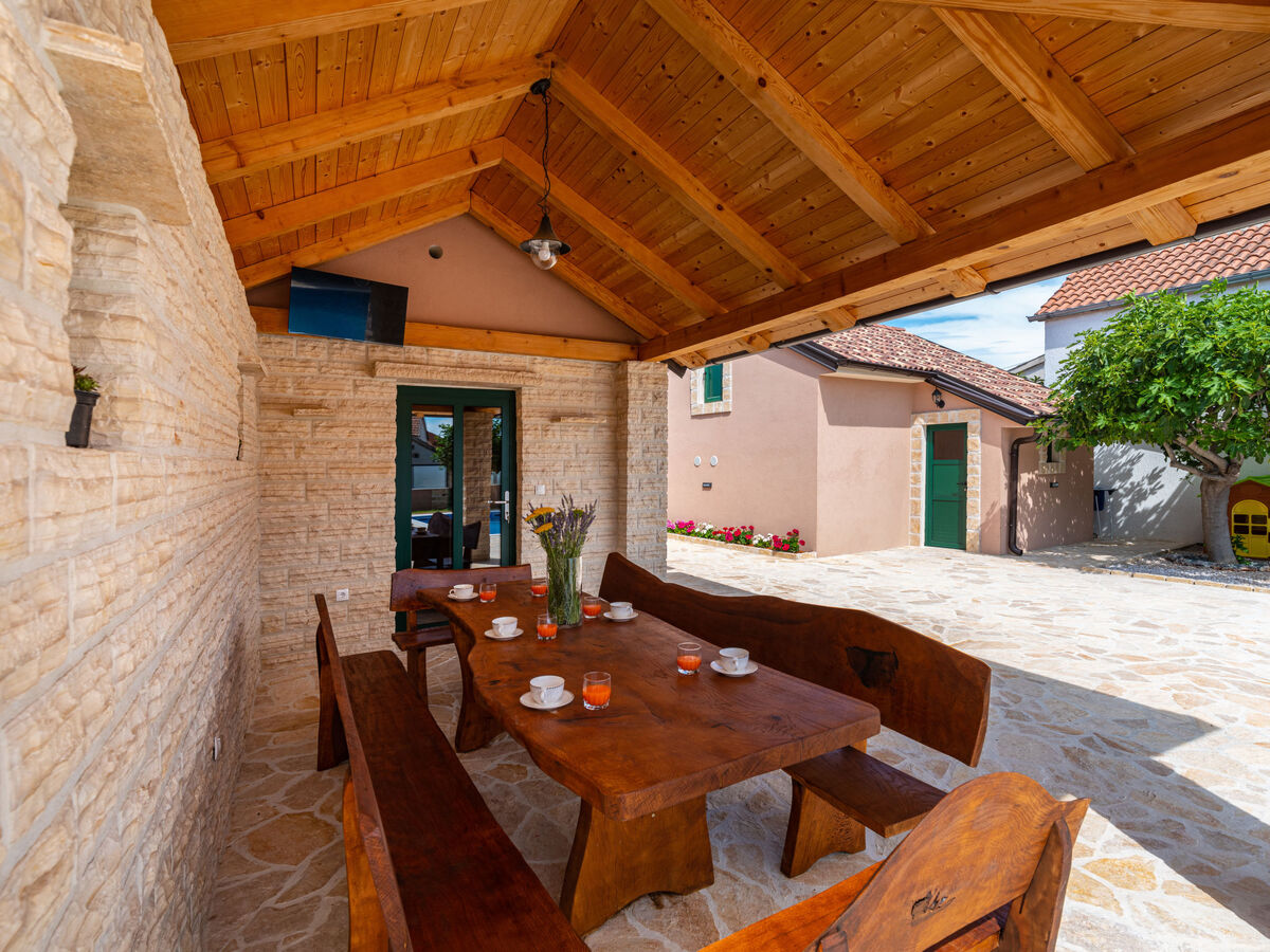 Maison Šimić à Benkovac : piscine privée 8×4m - Photo 35