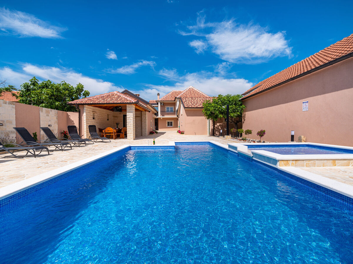 Maison Šimić à Benkovac : piscine privée 8×4m - Photo 43