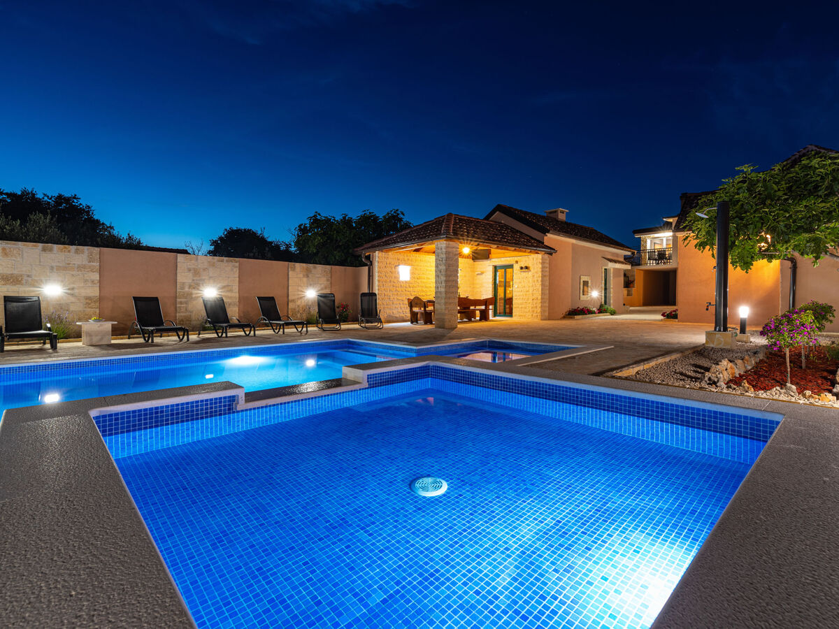 Maison Šimić à Benkovac : piscine privée 8×4m - Photo 44