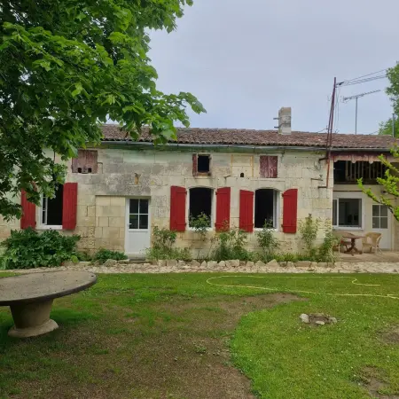 Maison plain-pied avec jardin clos à Villars-en-Pons, 4 personnes : photo 2