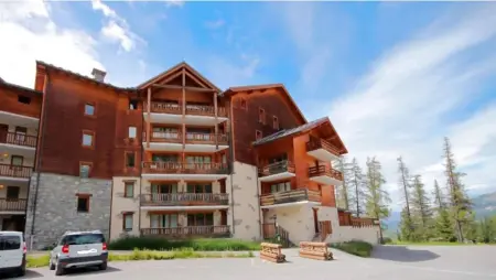 Location appartement à Vars, Appartement cosy à Vars avec vue sur le lac