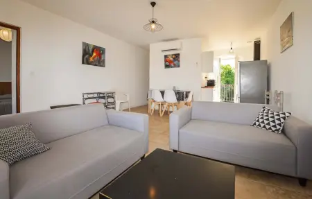 Appartement rénové 65 m² à 300 m de la plage : photo 3