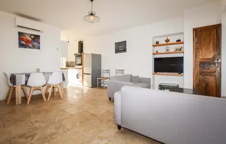 Appartement rénové 65 m² à 300 m de la plage : photo 4