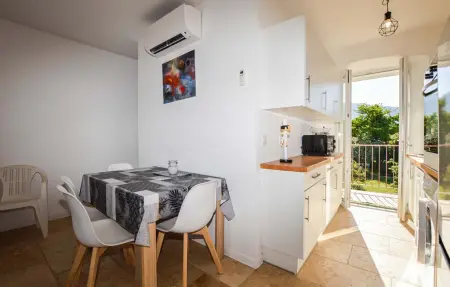Appartement rénové 65 m² à 300 m de la plage : photo 6
