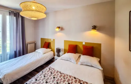 Maison 5 chambres, piscine et jardin à Castet-Arrouy : photo 16