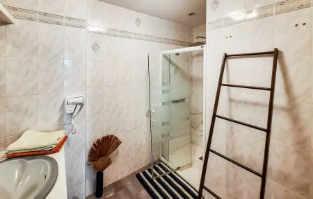 Maison 5 chambres, piscine et jardin à Castet-Arrouy : photo 22