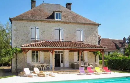 Maison de pierre 5 chambres avec piscine à Tauriac